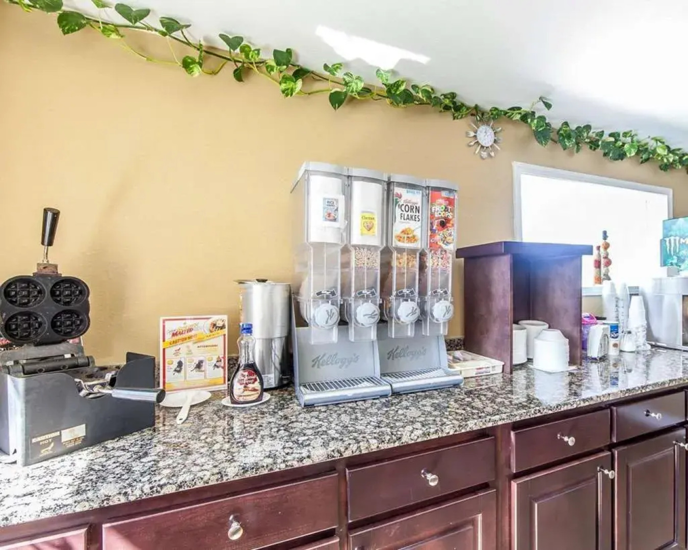 Days Inn By Wyndham Calhoun Ga I-75 And Us-41