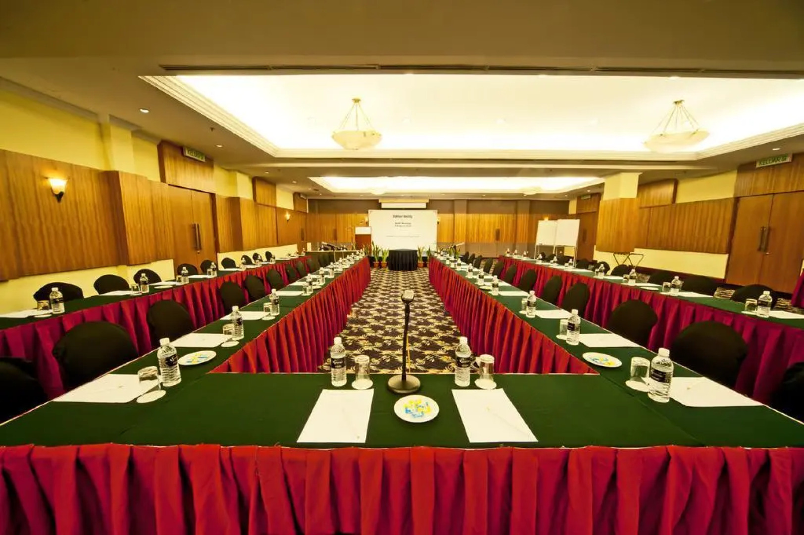 Flamingo Hotel by The Lake