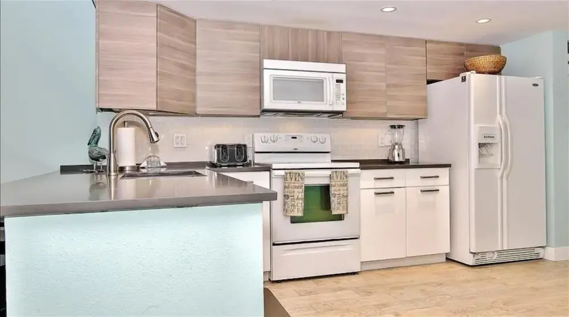 Hamilton 206 2 Br condo by RedAwning