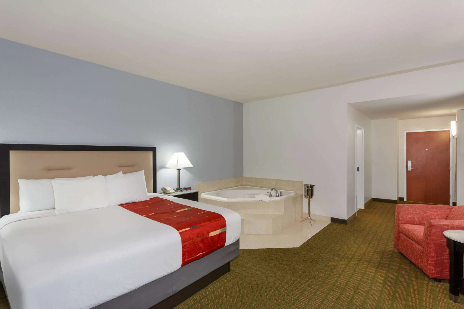 Days Inn & Suites by Wyndham Lakeland
