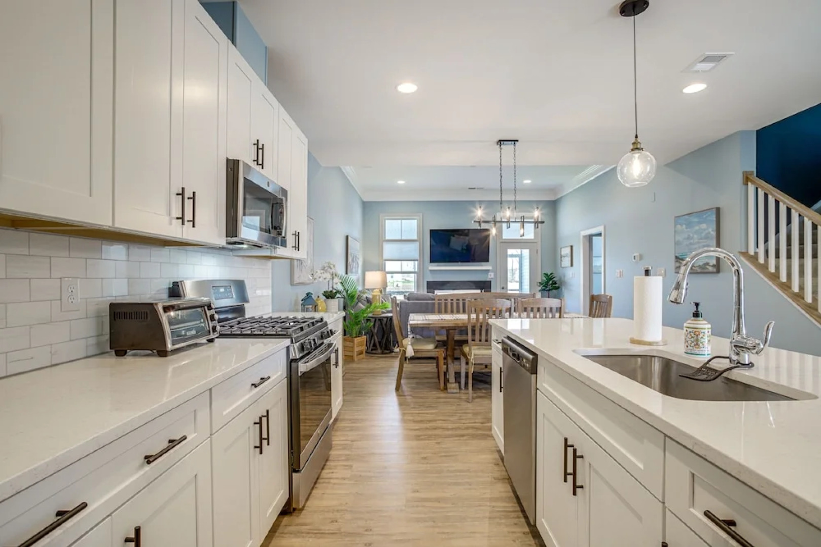Screened Porch, Outdoor Shower: Millville Villa