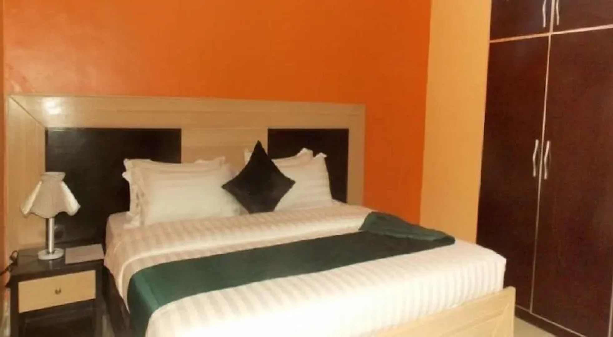 Annes Luxury Suites Ltd