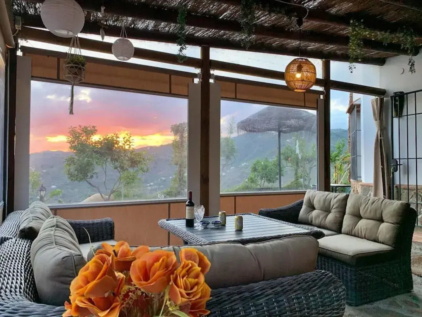 Sayalonga Villa Retreat With 7 Bedrooms