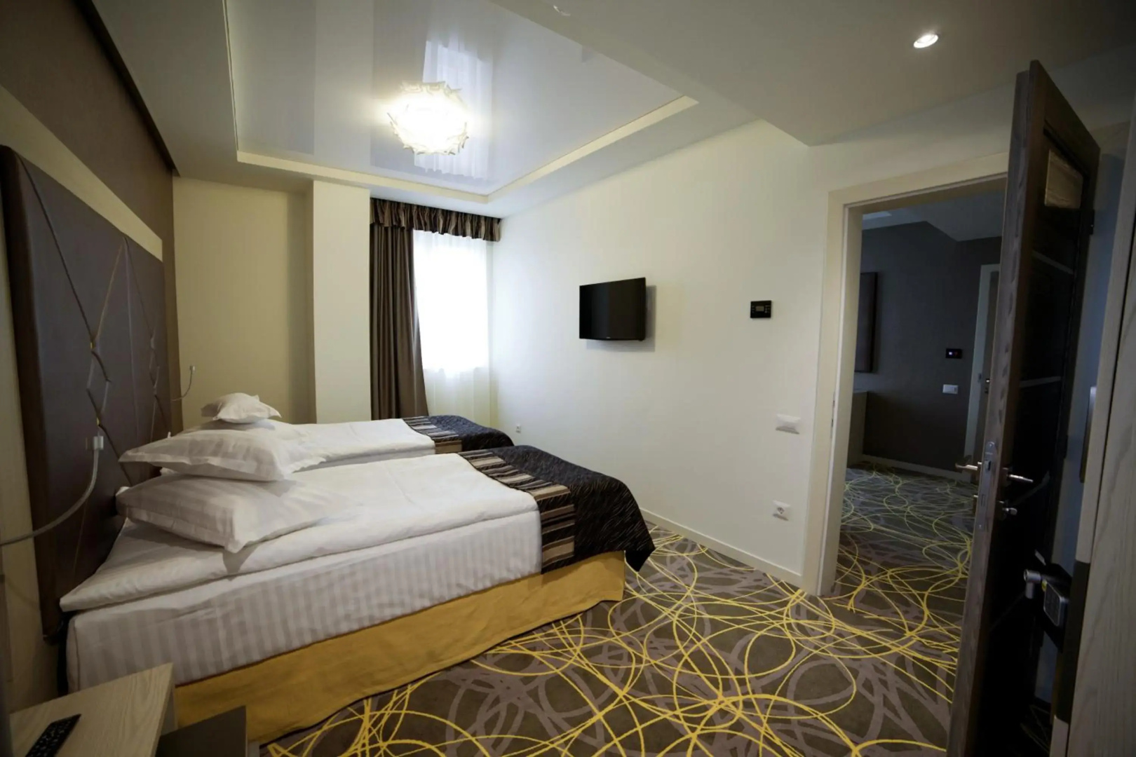 Exclusive Hotel & More