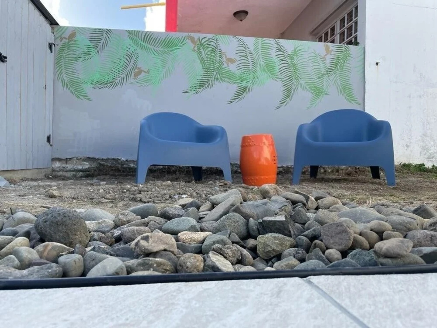 Walk to Beach or Swim in the Pool, 4 Bedrooms 4 Home by Redawning