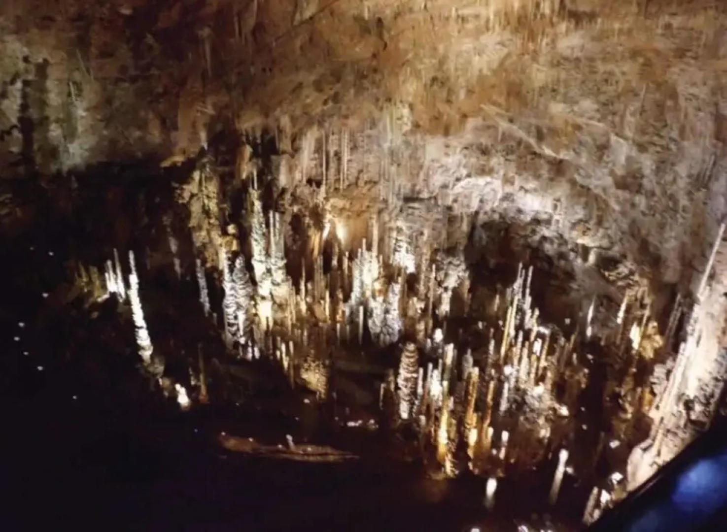 Villa With 4 Bedrooms In Saint-pierre-des-tripiers, With Wonderful Lake View, Private Pool, Furnished Garden - 41 Km From The Slopes