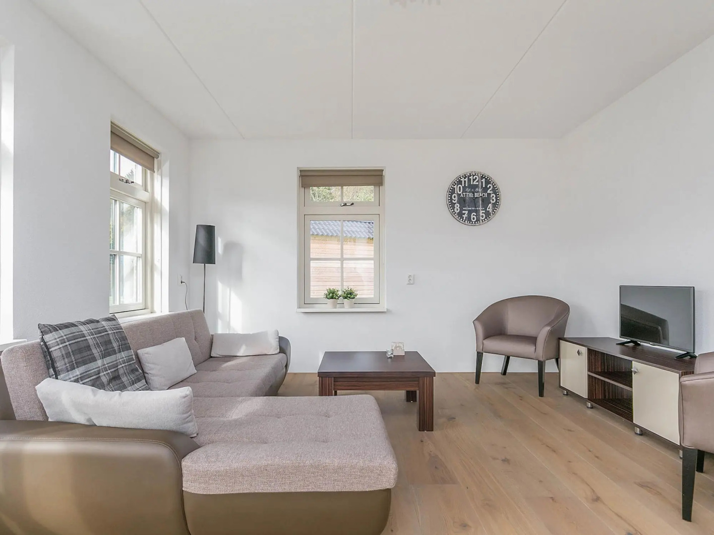 Detached 2 Bathroom Villa in Quiet Location near Forest