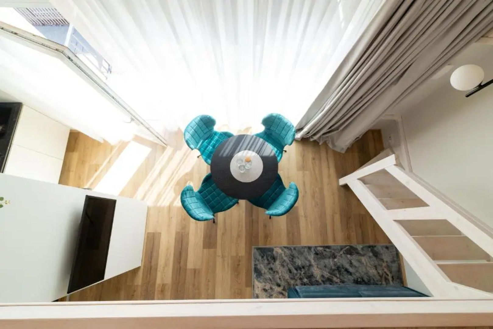 VineWood Apartment, By Cohost