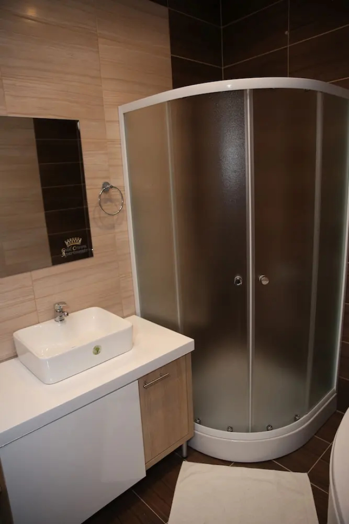 Gold Crown Apartments