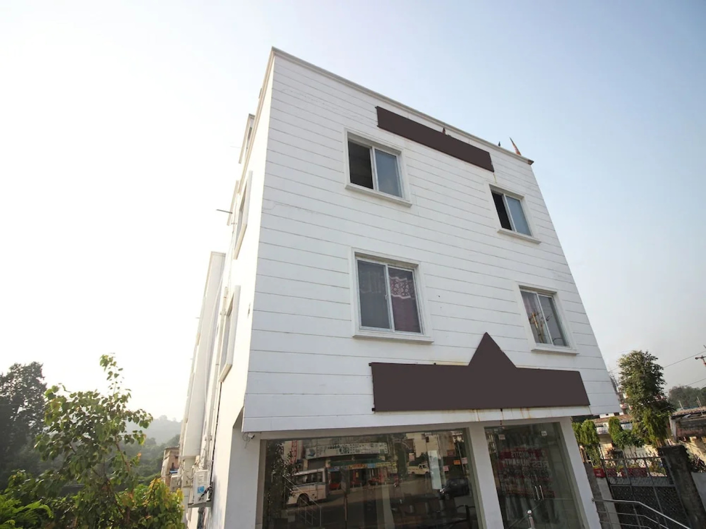 Oyo 9845 Hotel Kirti Heritage