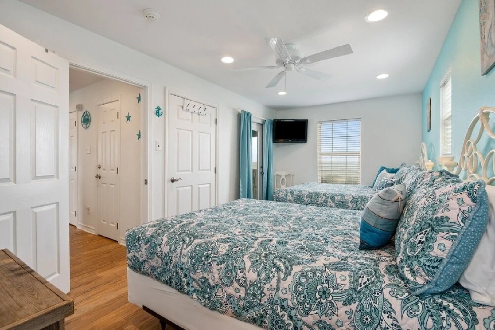 A Texas Star 3 Bedroom Home by RedAwning