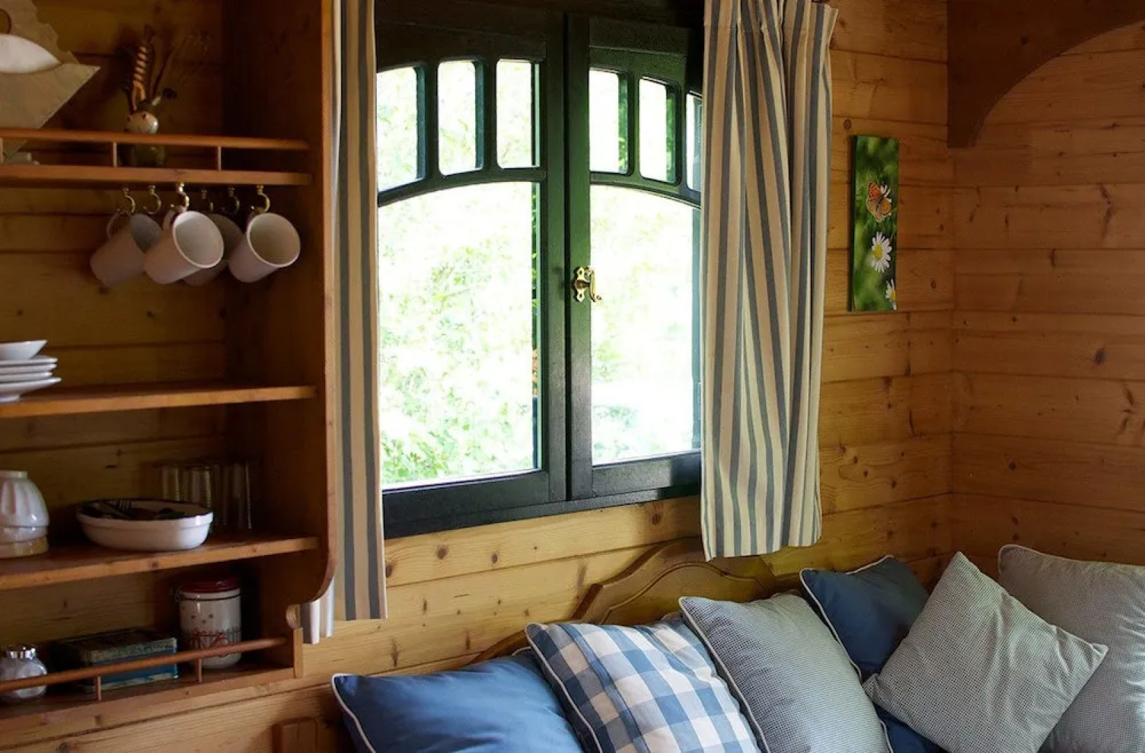 Hébergements Insolites La Charrette Bleue