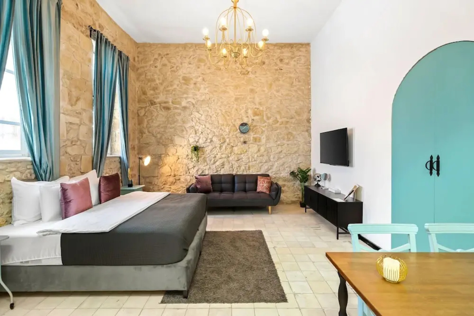 Helios Boutique Suites by La Finca Hotel