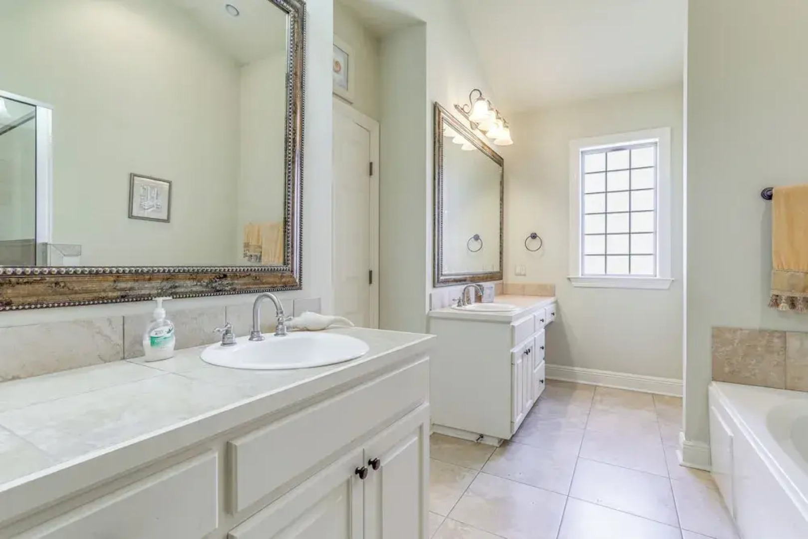 Easy Access to I-10: Family Home in Prairieville!