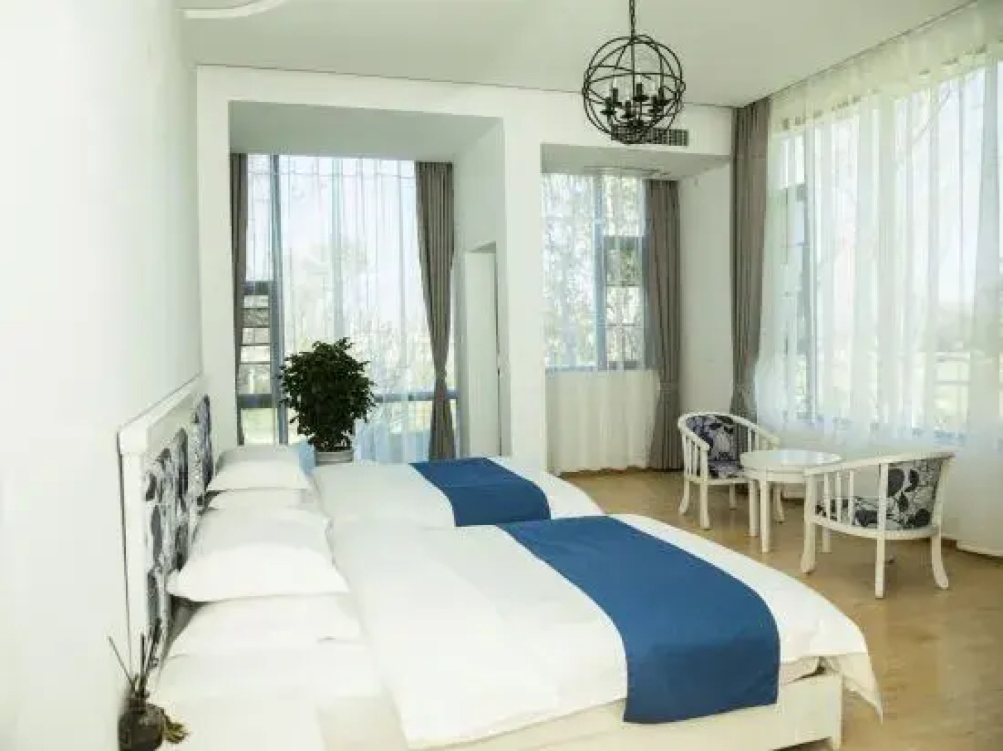 Donglibanhaiju Hotel