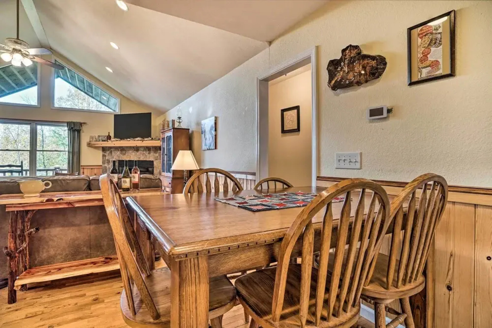 Hiawassee Cabin w/ Mtn Views < 1 Mi to Lake!