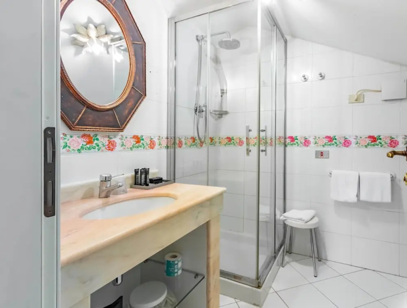 HOTIDAY Room Collection - Ferrara