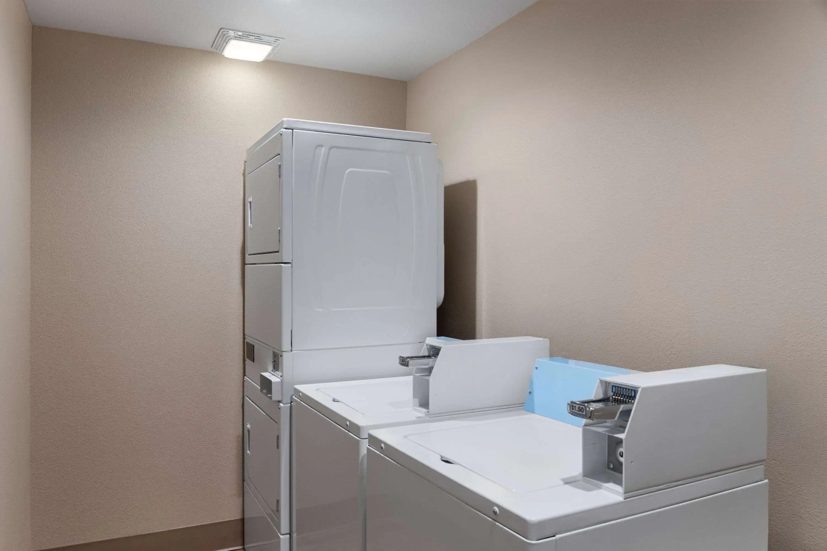 Super 8 by Wyndham Fallon