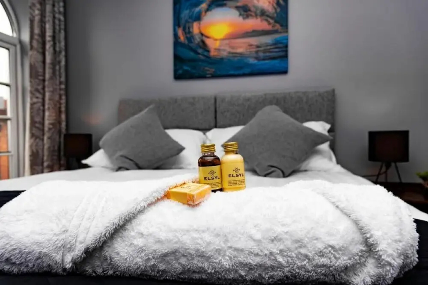 The Glyndwr - Berwyn House - Central Wrexham - Sleeps Up To 6