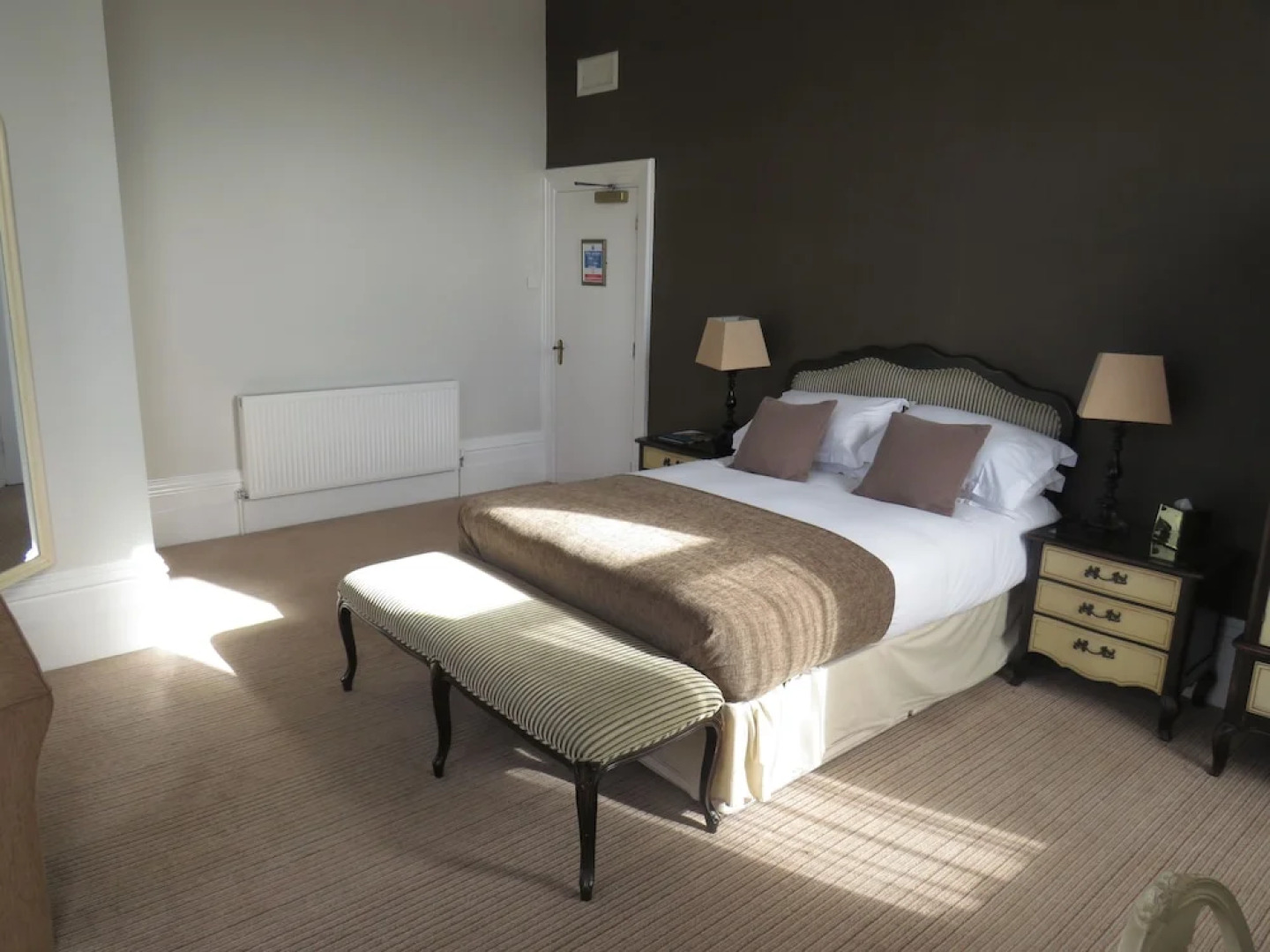 The Station Bar Grill and Rooms