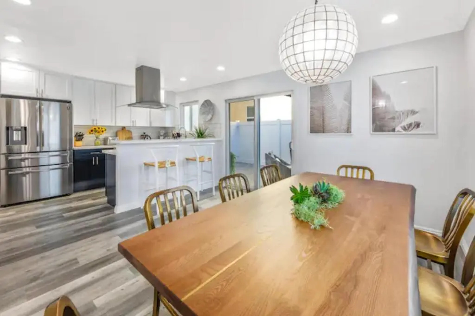 LuxuryTownhome.3Blks2Beach.E-Bikes.75”4kTV