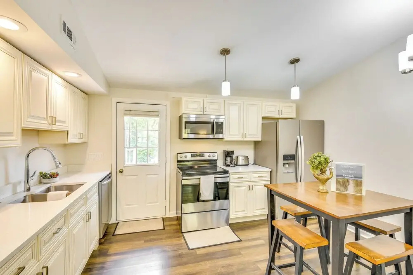 2 Mi to Lake Michigan: Pet-friendly Sawyer Apt