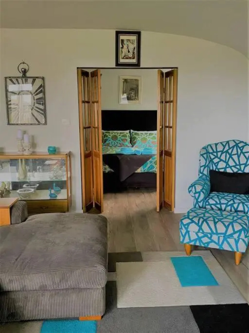 Chill at our Igloo cottage - 100m stroll to beach