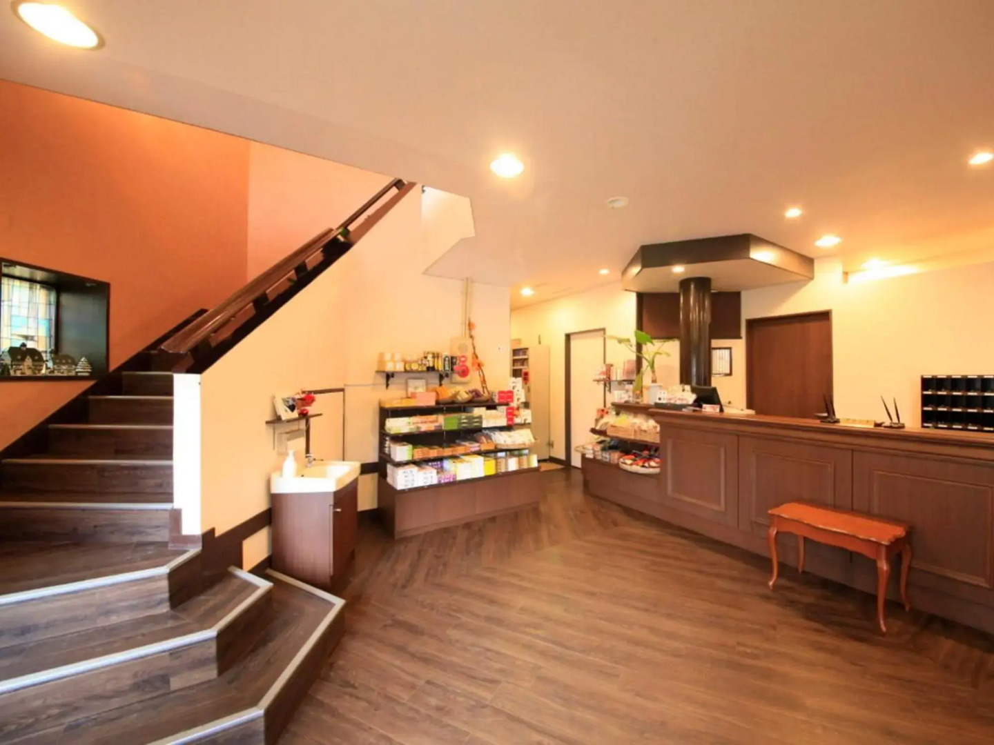 Izu Ippeki lake lakeside terrace