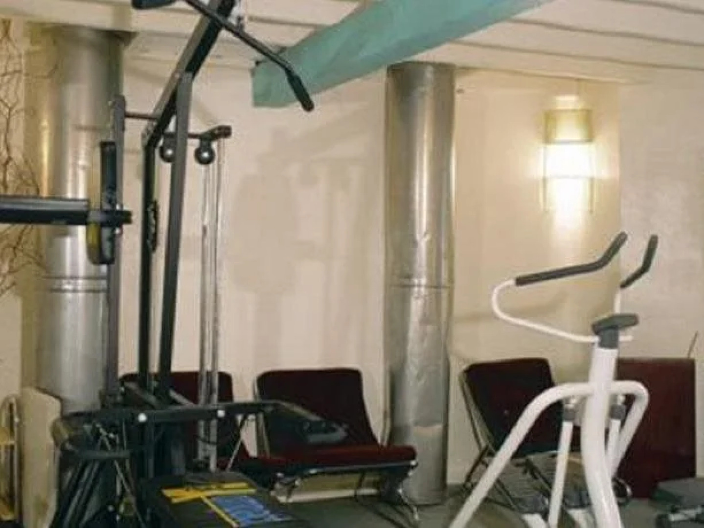 Cary Court - Guest House