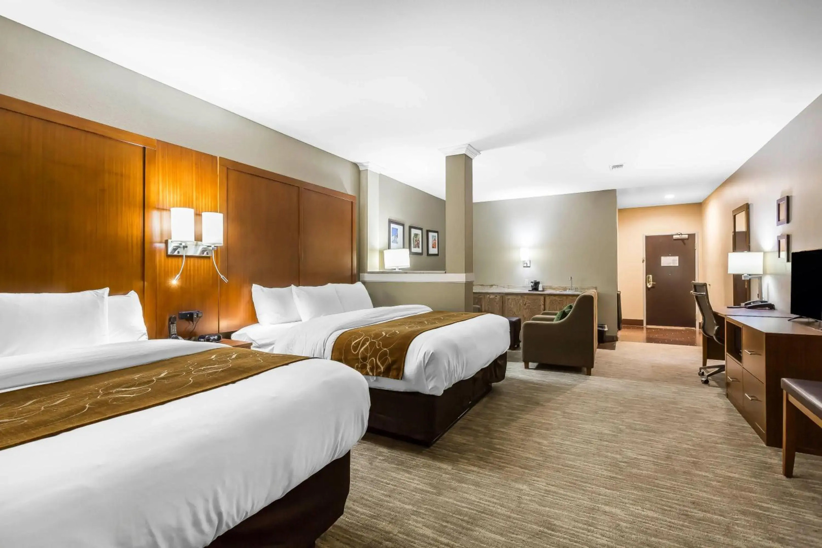 Comfort Suites University