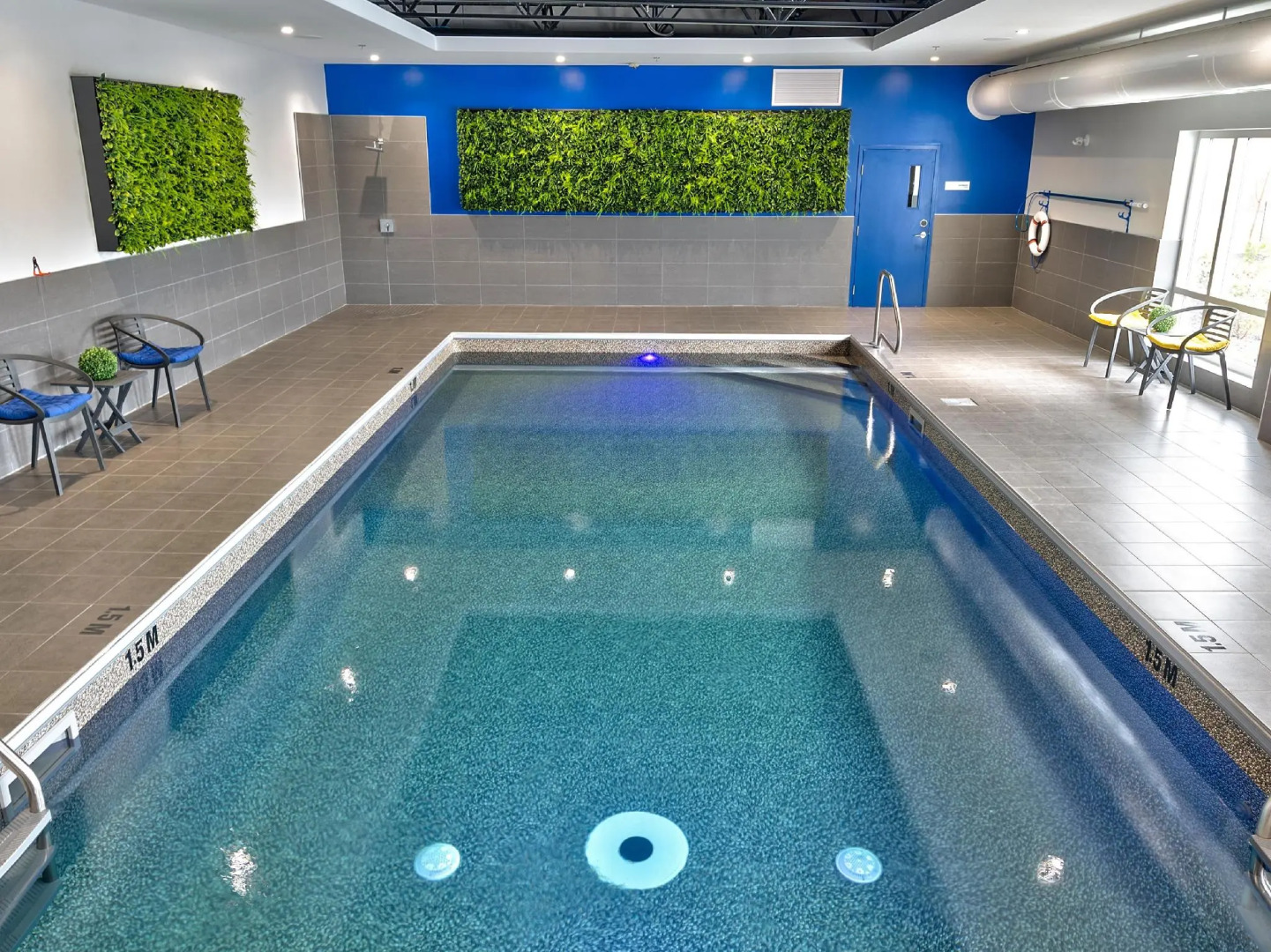 Holiday Inn Express & Suites Vaudreuil by IHG