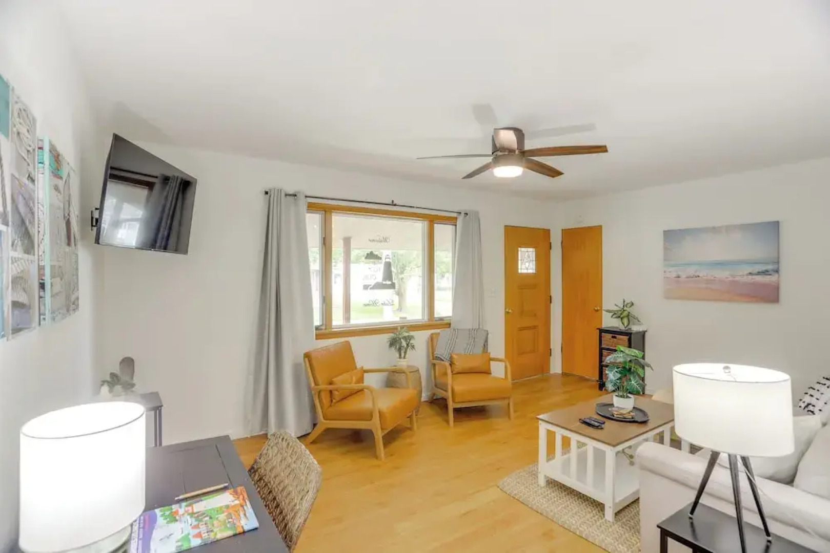 Steps to Lake Erie! Cedar Point Home Base w/ Deck