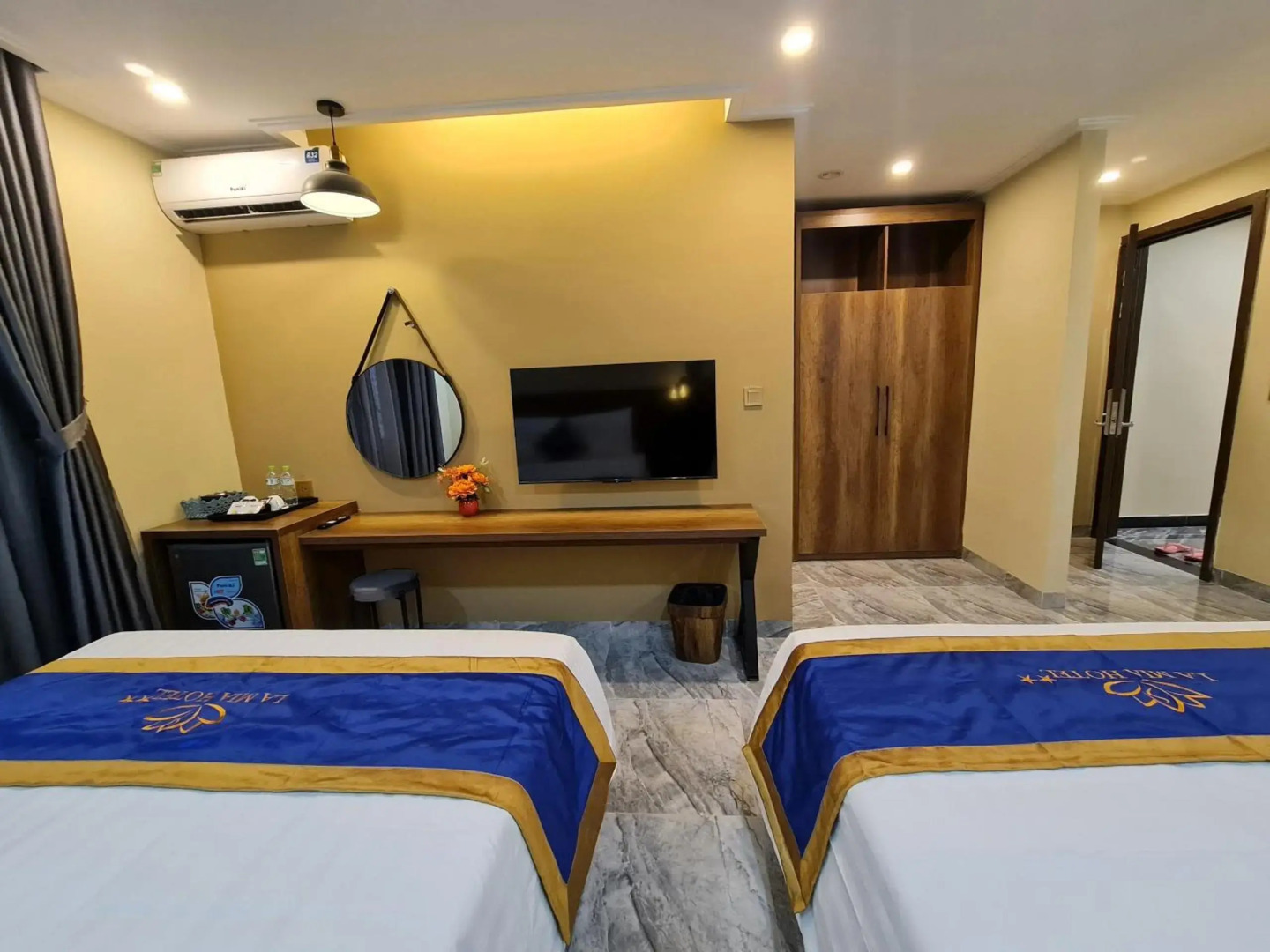 La Mia Lakeview Hotel