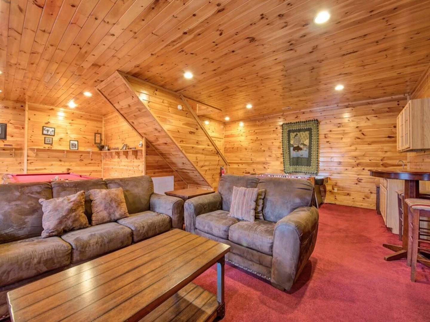 Apple Bear Lodge - Four Bedroom Cabin
