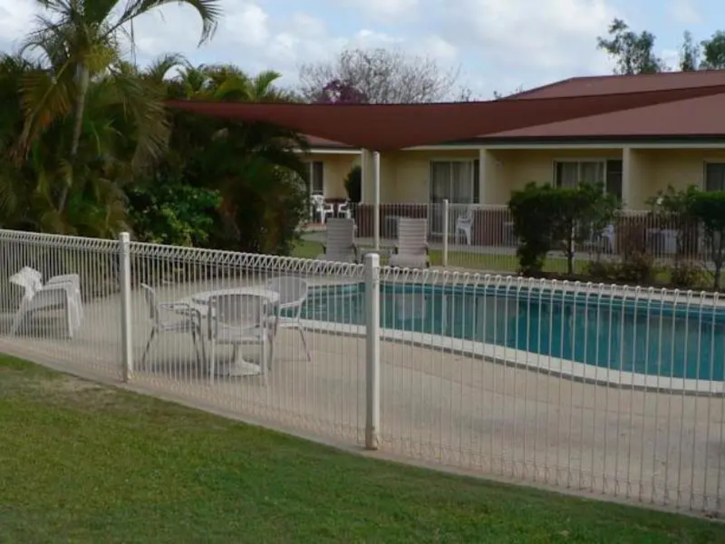 Country Emerald Explorers Inn