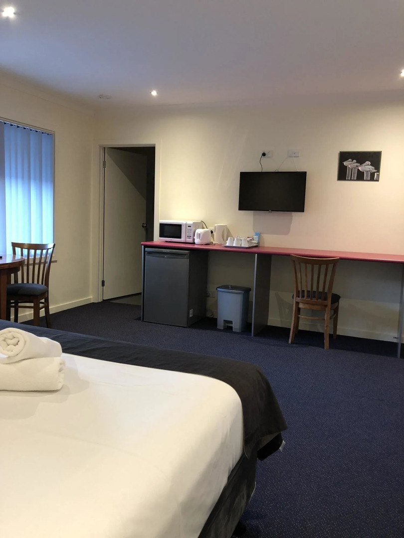 Lakeside Motel Waterfront