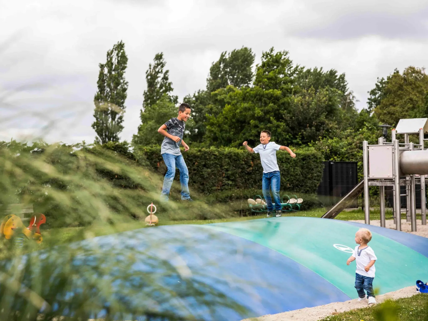 Detached, modern chalet with sauna and spa, in a holiday park, 8 km. from Hoorn