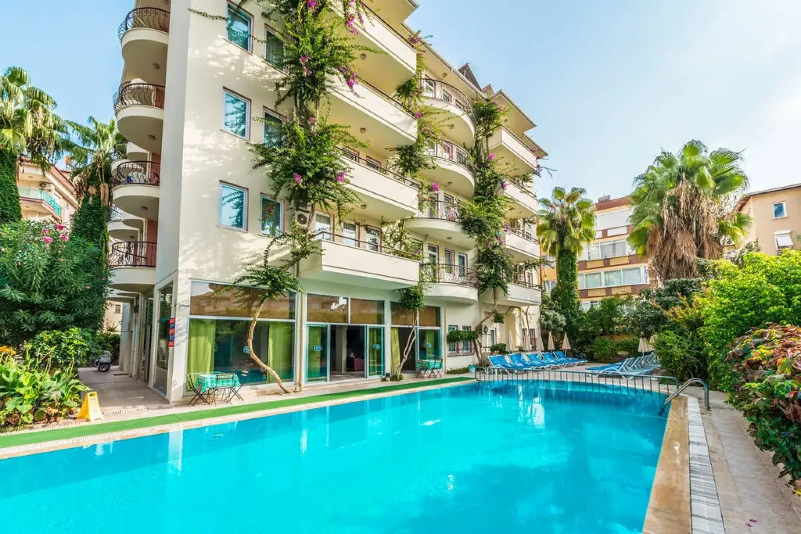 The S Apart & Suites Hotel