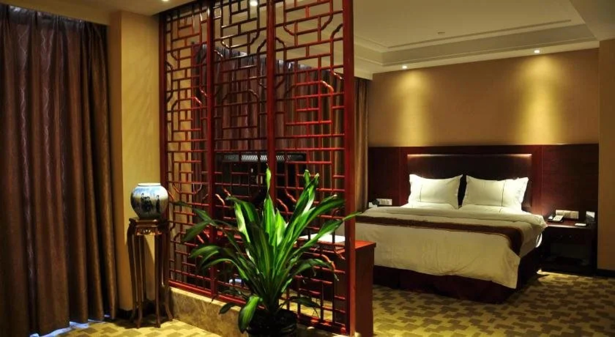 Harmonious Dunpu Hotel