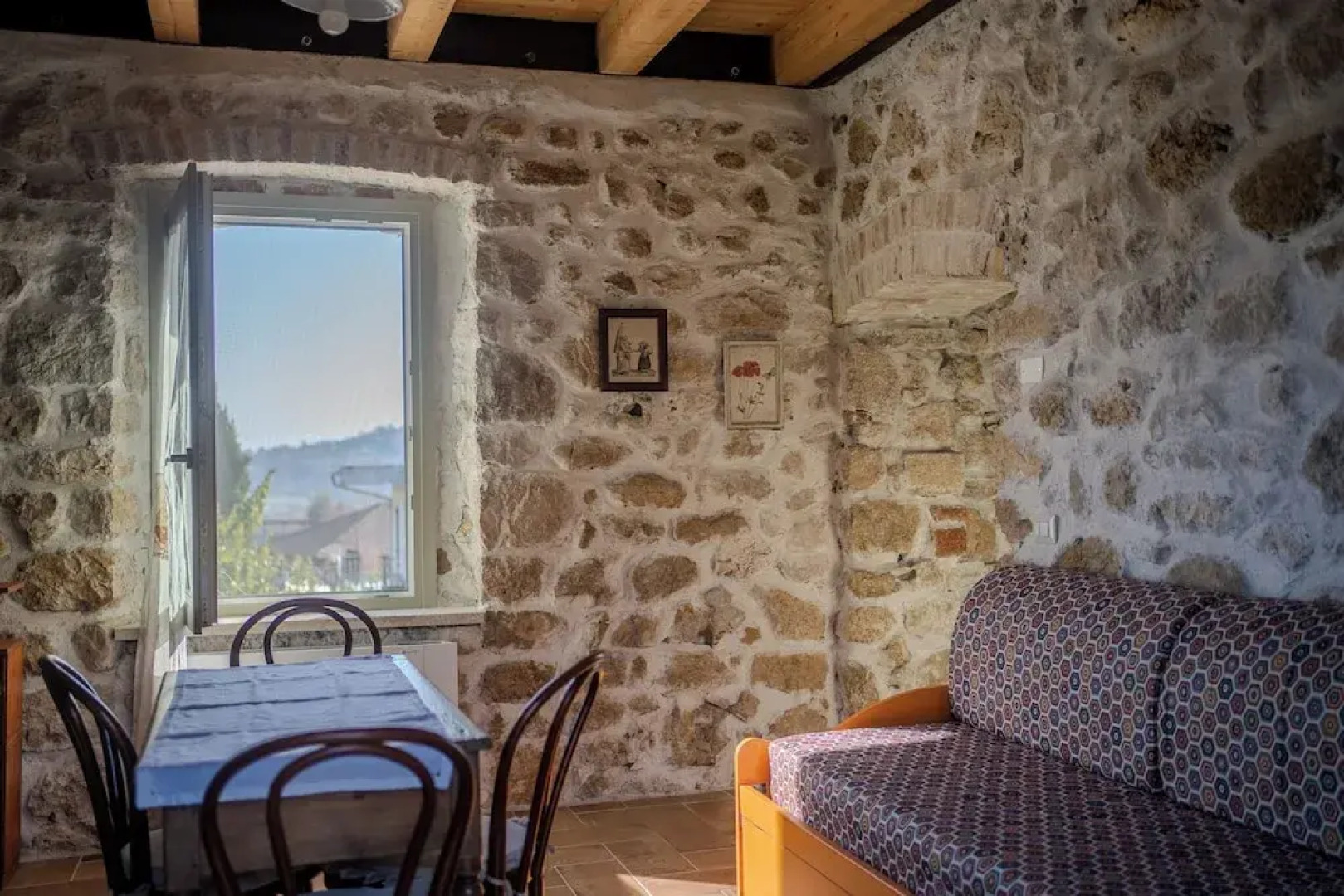 Casale nel Verde con Piscina e Vista