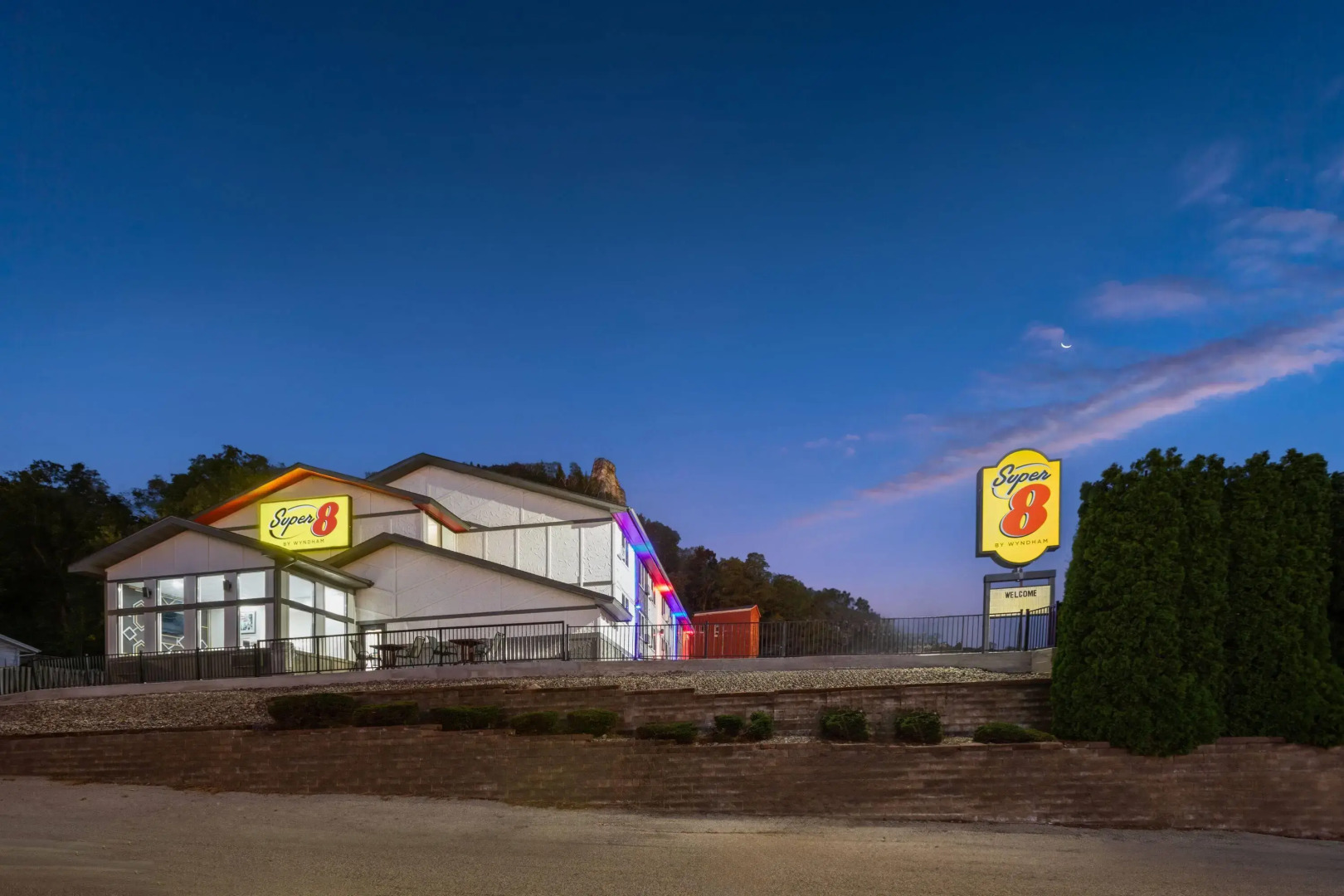 Super 8 by Wyndham Winona MN