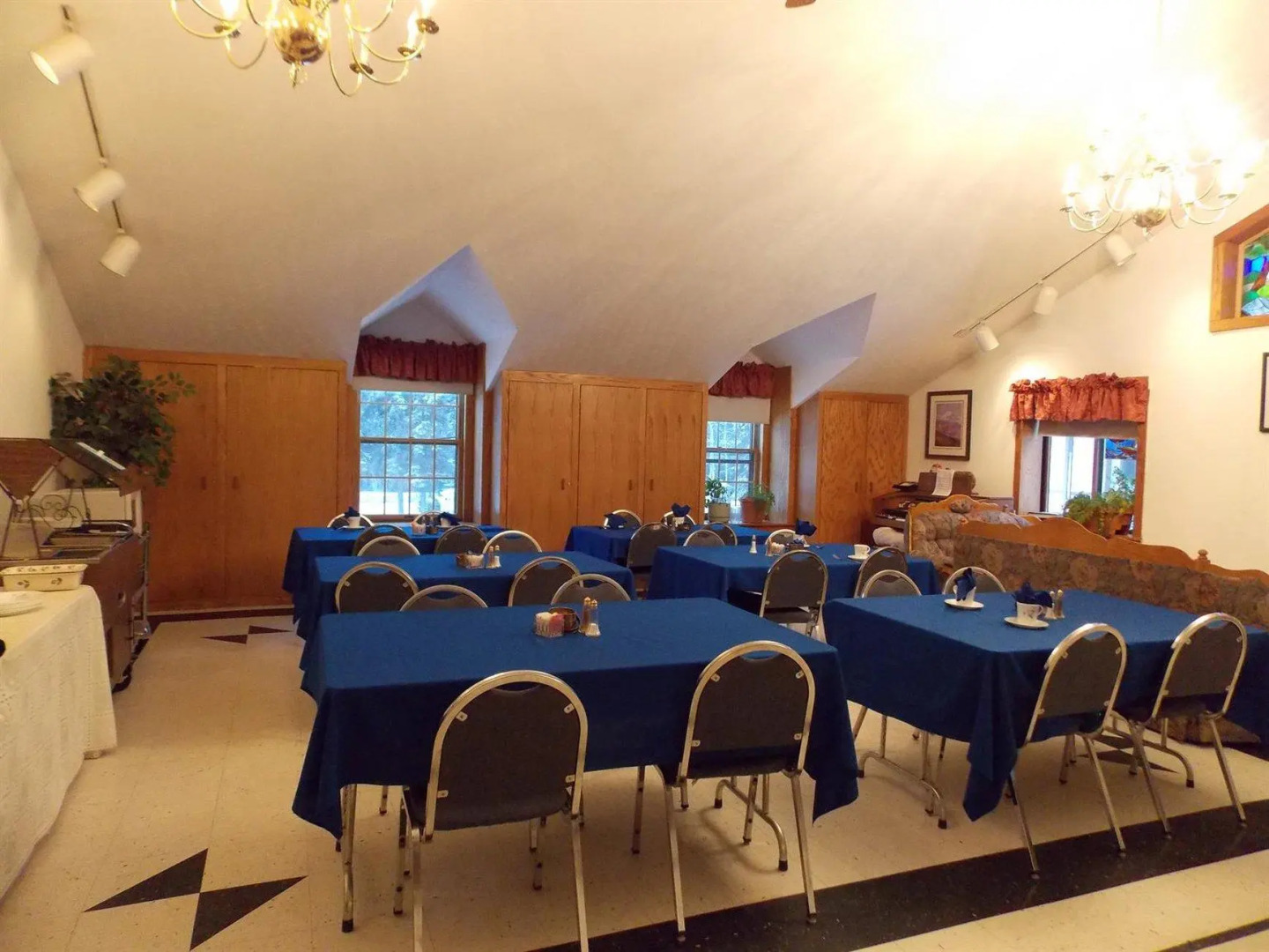 7 Gables Inn & Suites