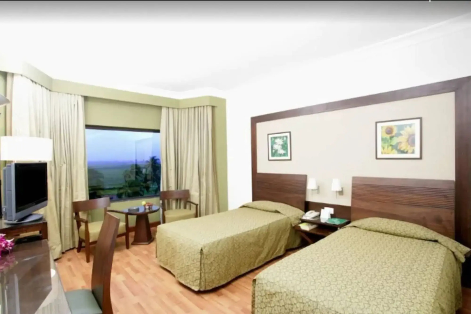 The Retreat Hotel & Convention Centre