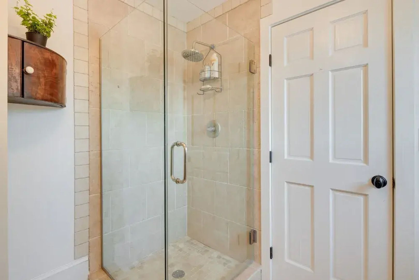 Lakefront Landrum Home w/ Deck, Fire Pit & Kayaks!