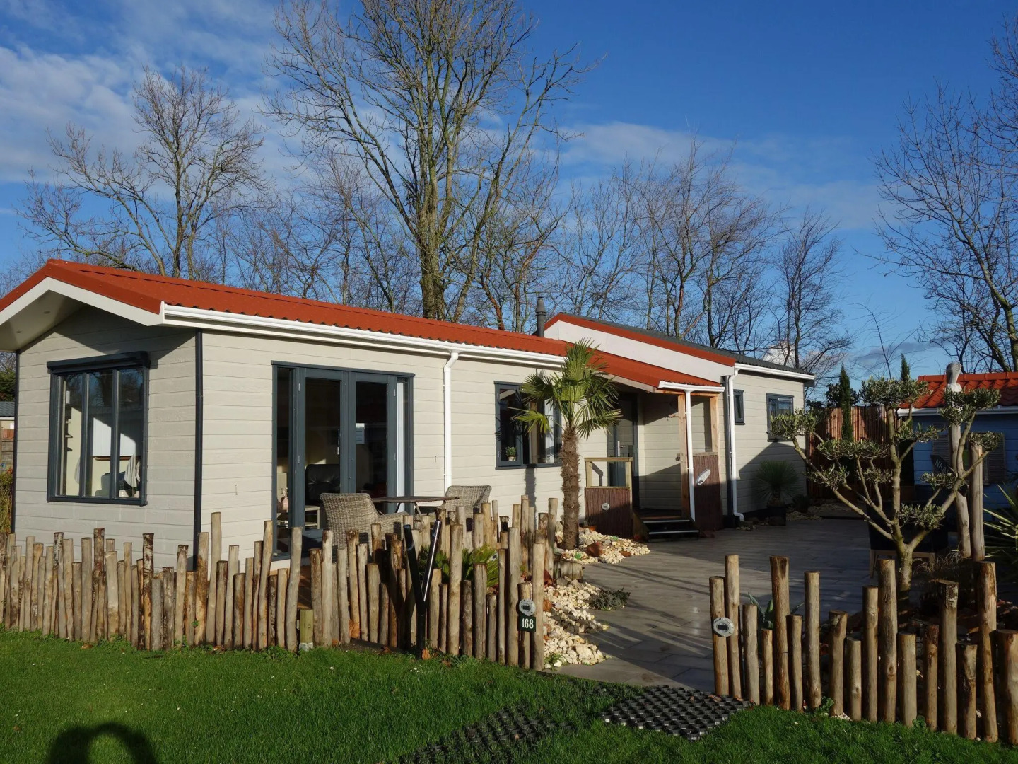 Beautiful detached Chalet Sea Rocks in Goedereede with views and garden