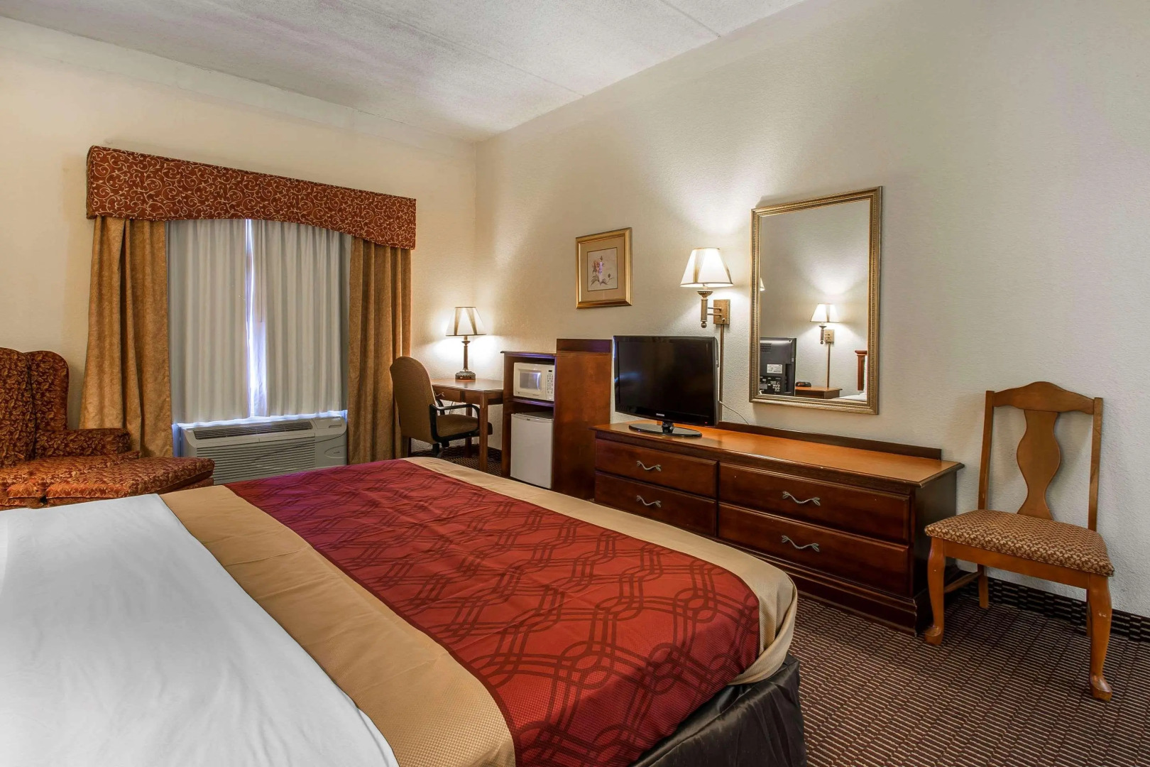 Econo Lodge Inn and Suites