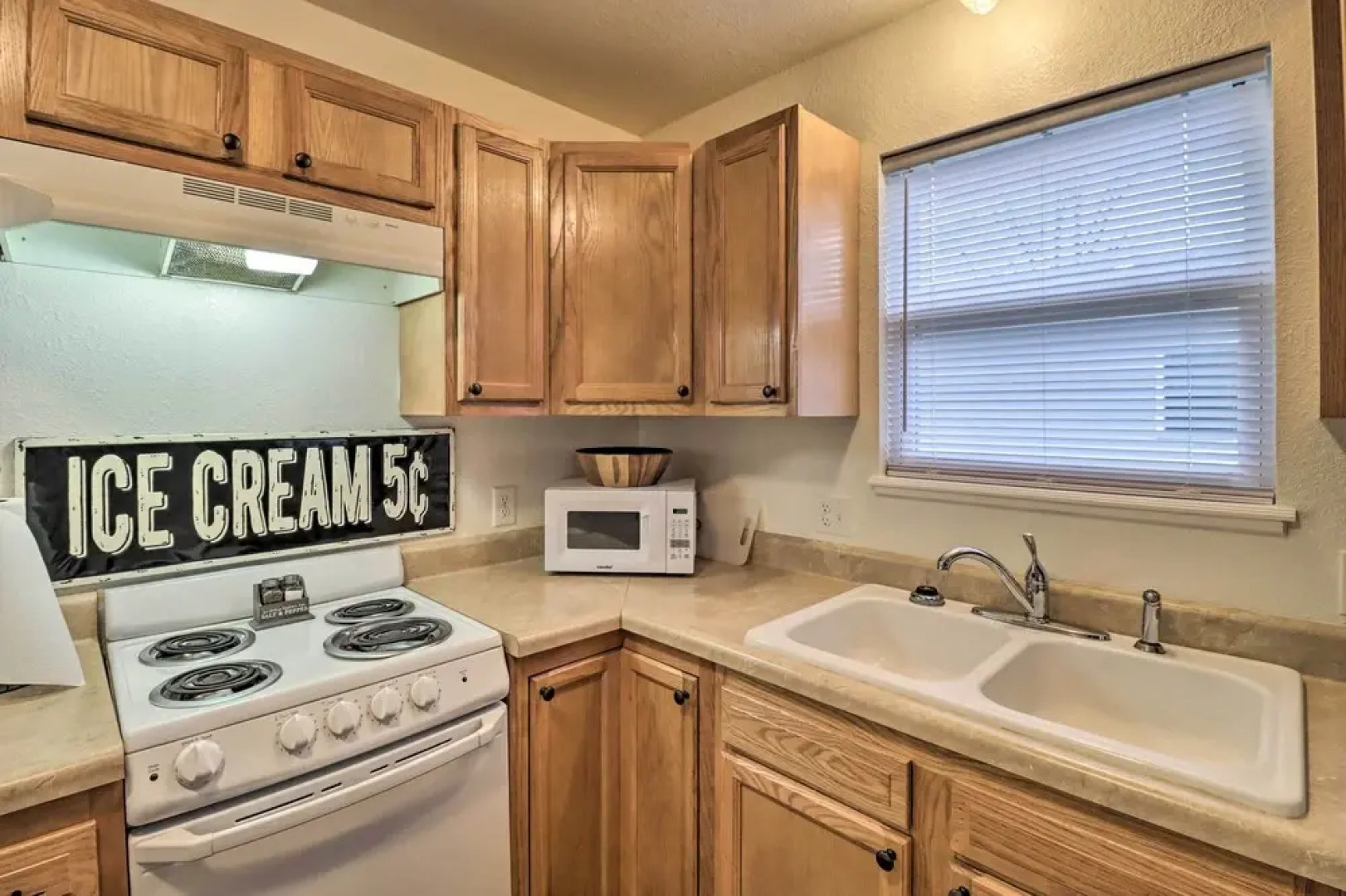 Pet-friendly West Plains Pad < 1 Mi to Dtwn!