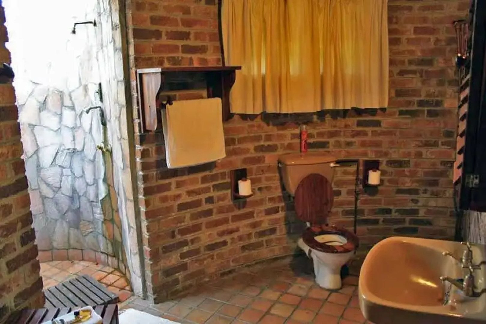 Antelope Park Safari Lodge