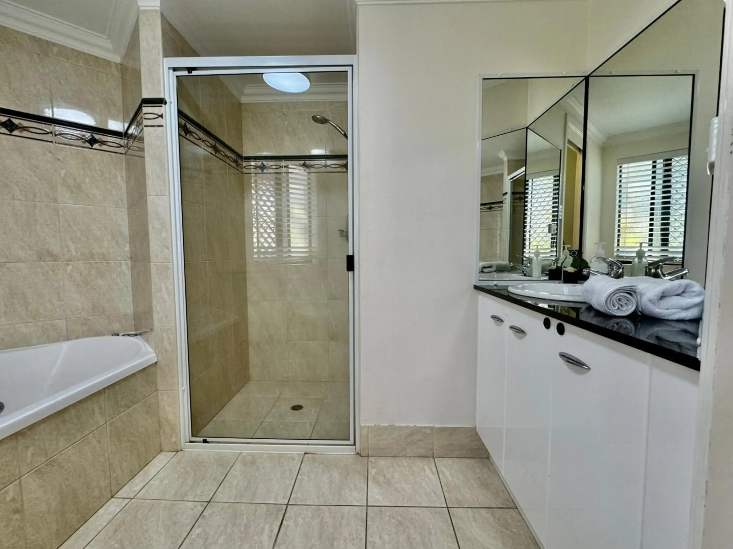 Lighthouse Apartments on The Strand - 2