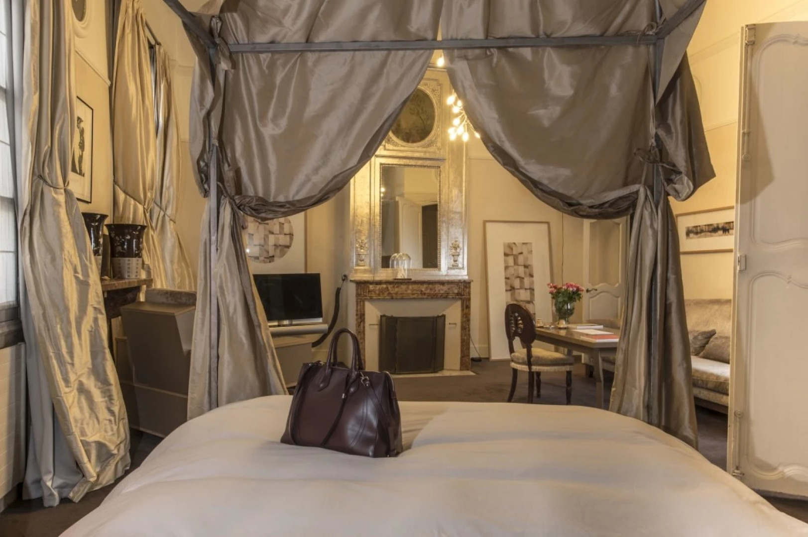 Hôtel Particulier, Le 28